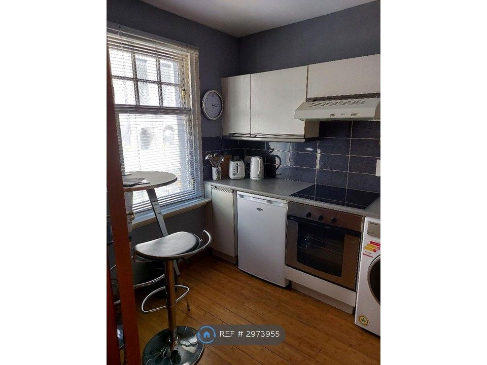 Property photo 3 of 9 Kitchen