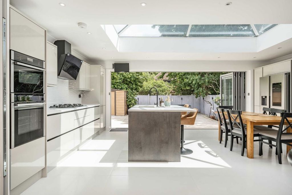 Property photo 2 of 6