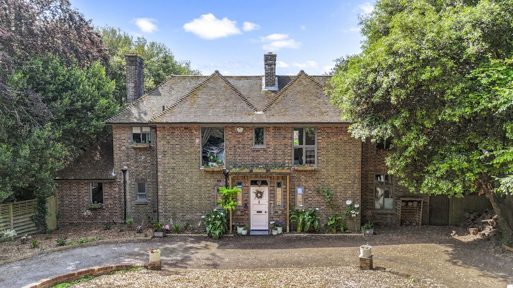 Property photo 2 of 32