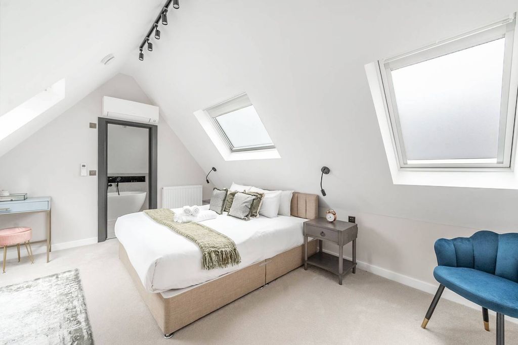 Property photo 1 of 25