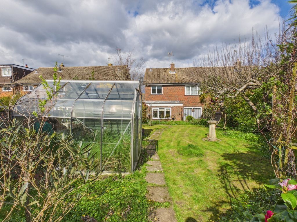 Property photo 2 of 12 Garden