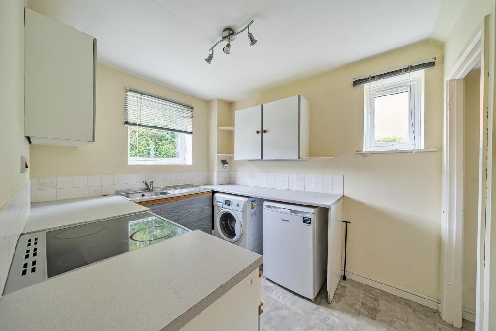 Property photo 3 of 11 Kitchen