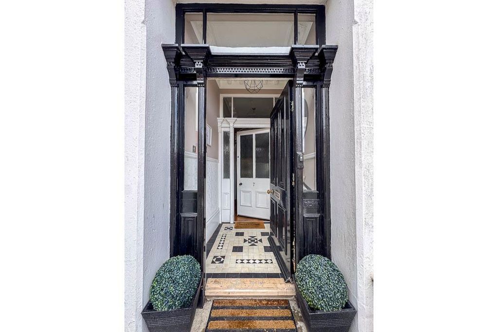 Property photo 2 of 50 7 Westmnster Terrace (15).Jpg