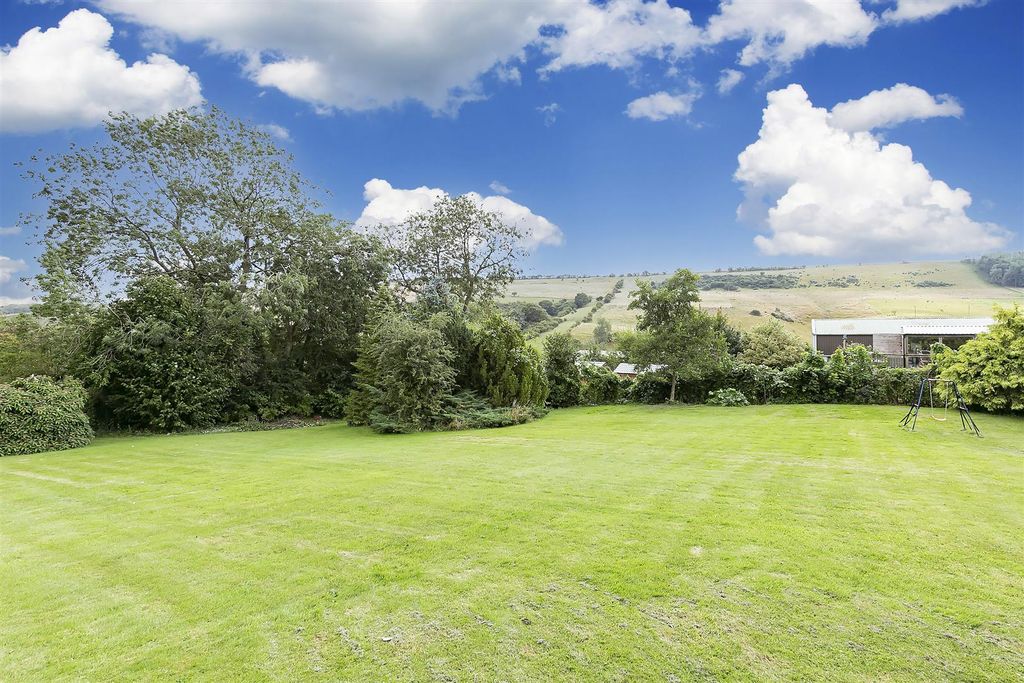 Property photo 3 of 31