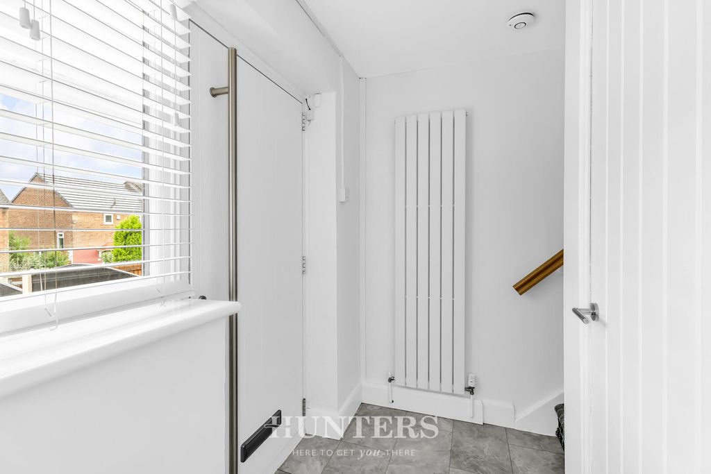 Property photo 3 of 17 Hallway
