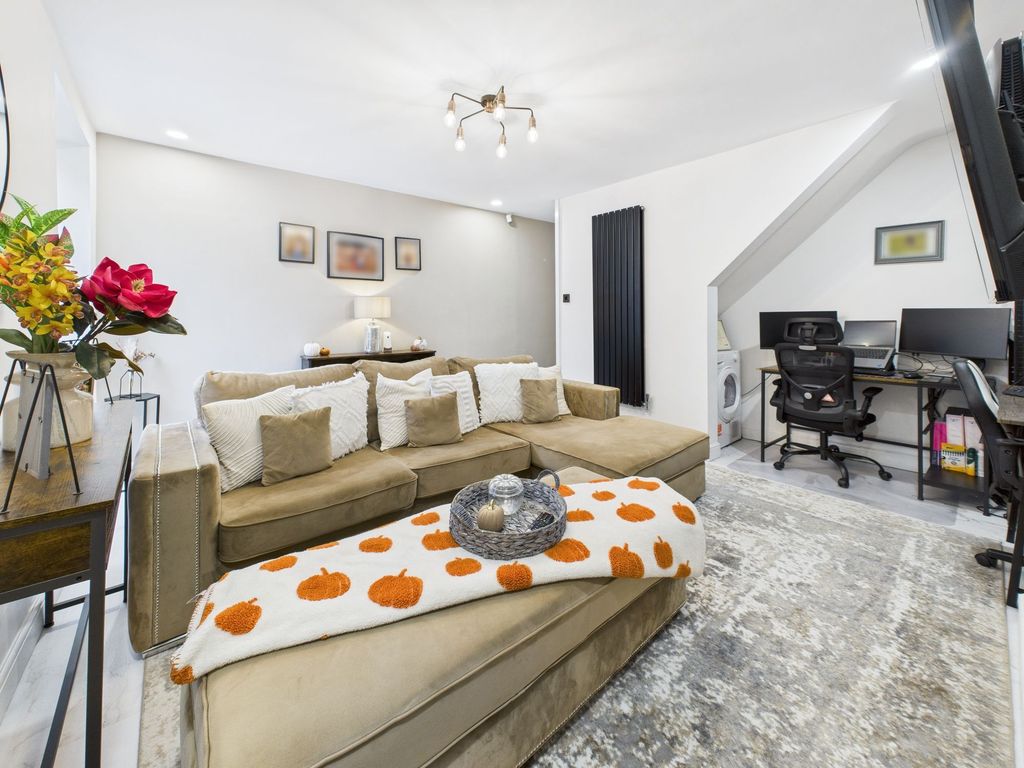 Property photo 3 of 27