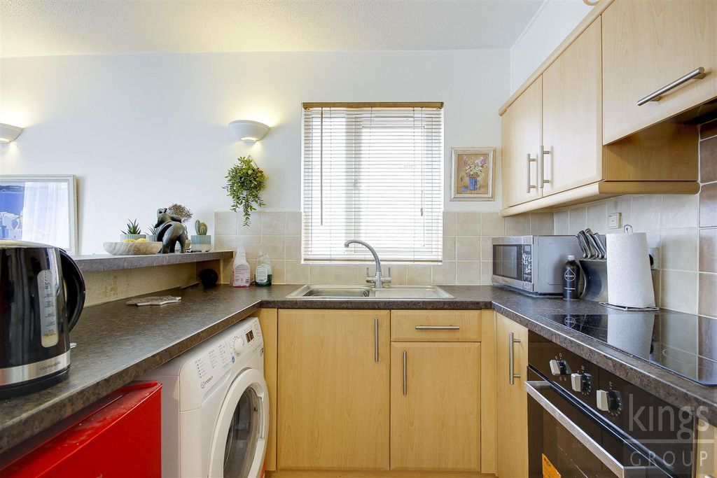 Property photo 3 of 11