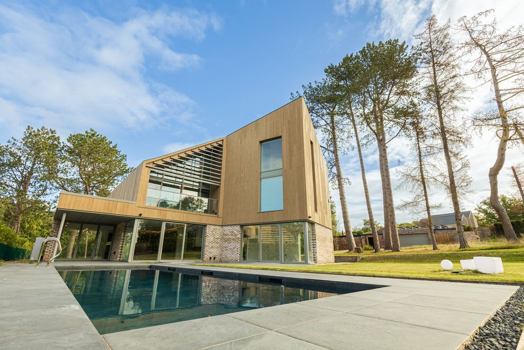 Property photo 2 of 18