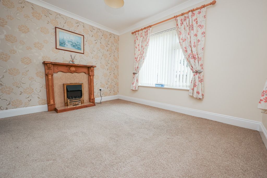 Property photo 3 of 19 4748752