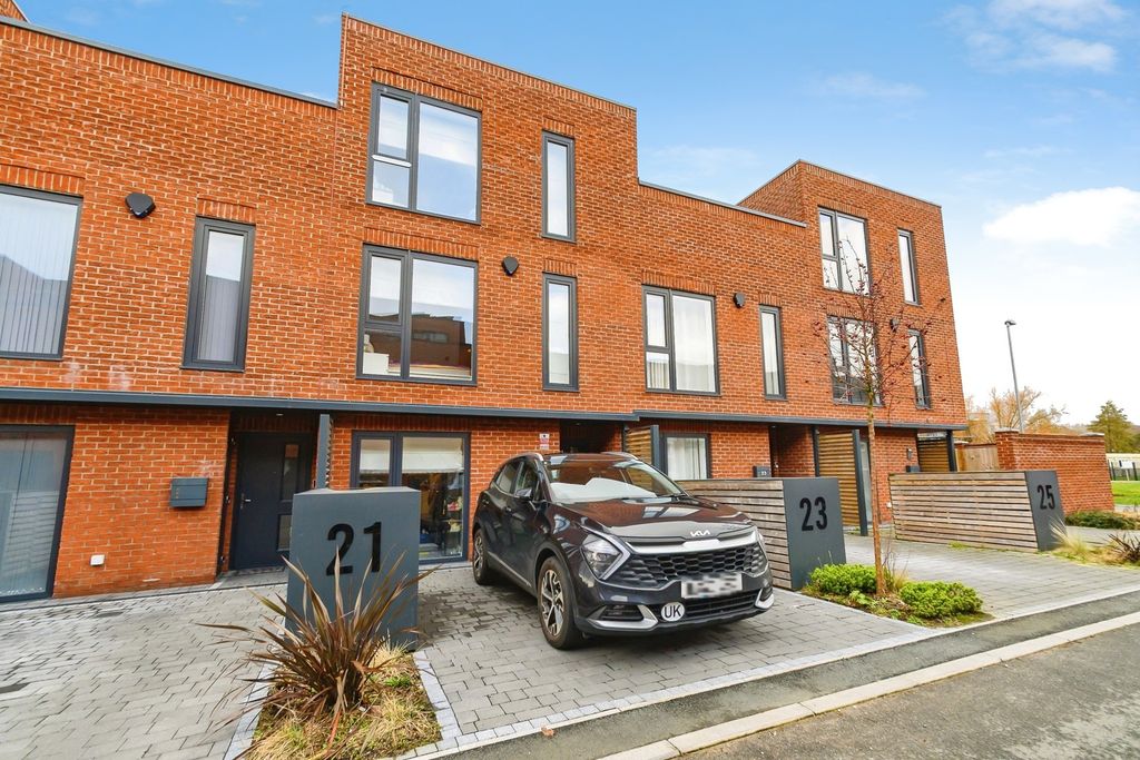 Property photo 1 of 17 External