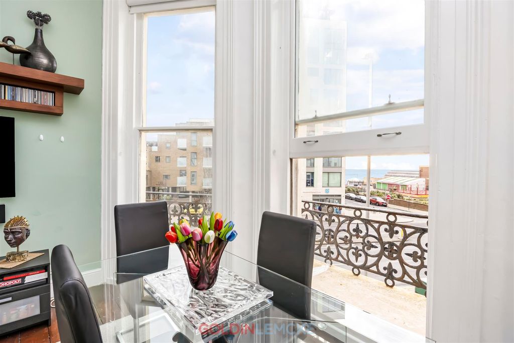 Property photo 3 of 12 Sitting/Dining Room