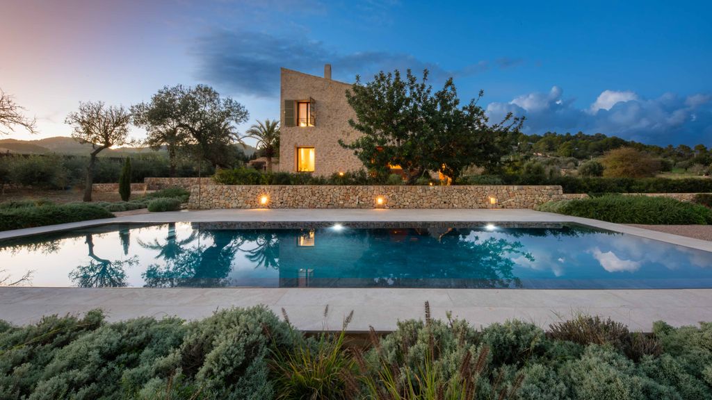 Property photo 1 of 28 001 82712 Small-34.Jpg