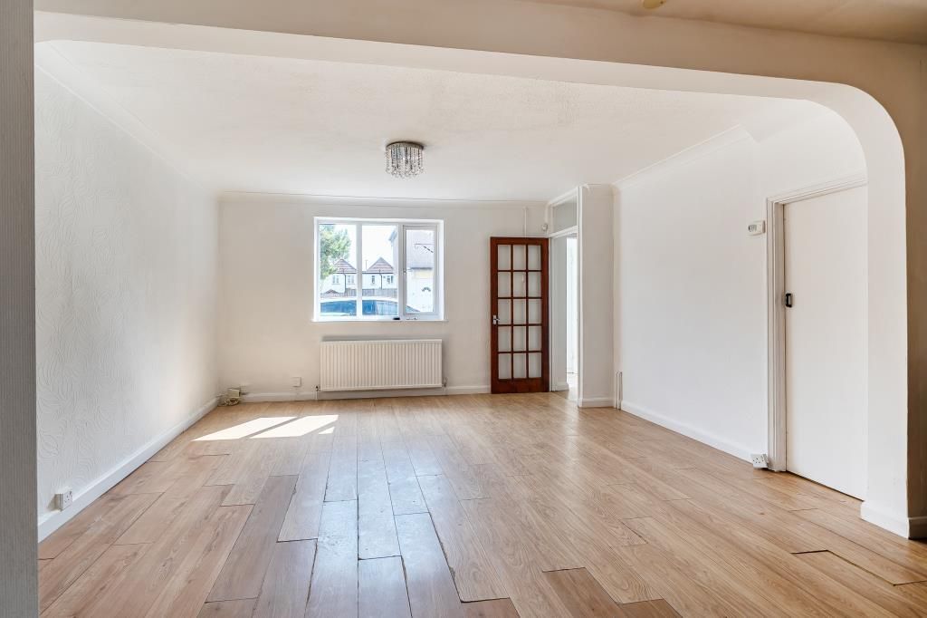 Property photo 3 of 19 Living Room