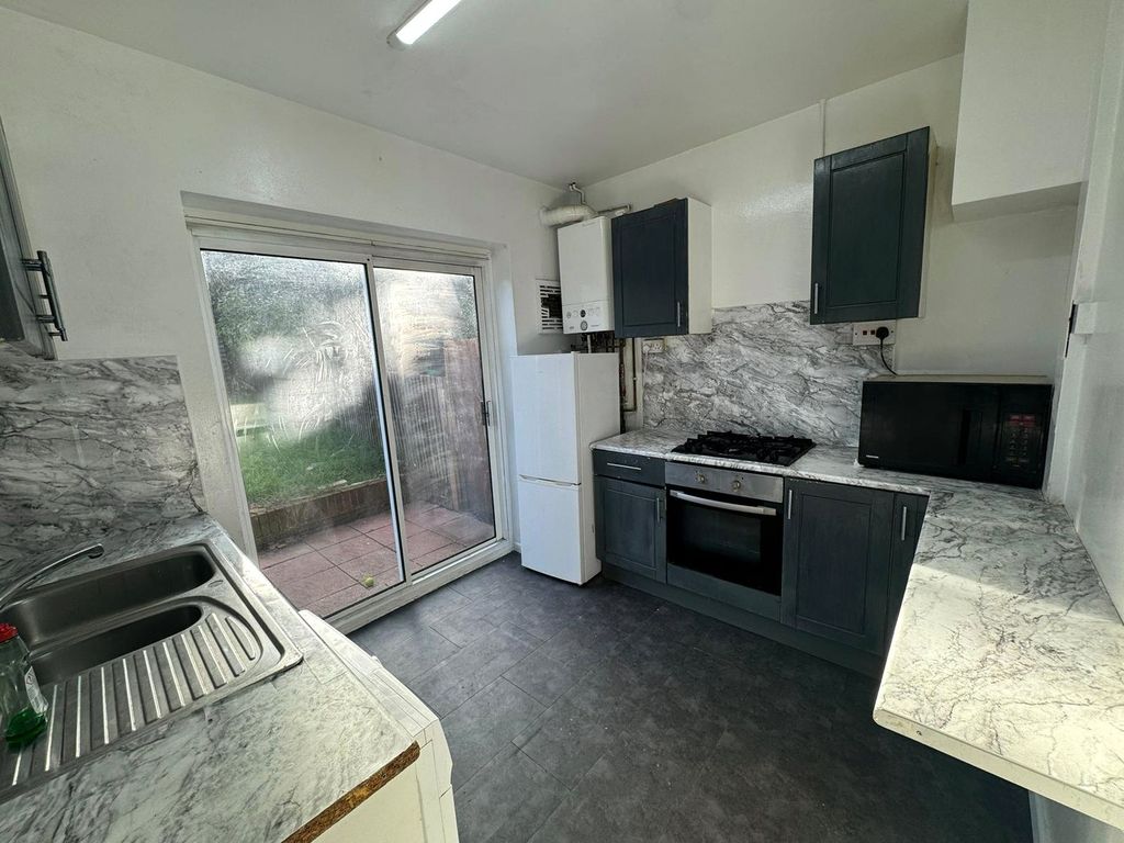 Property photo 3 of 12 Picture 3