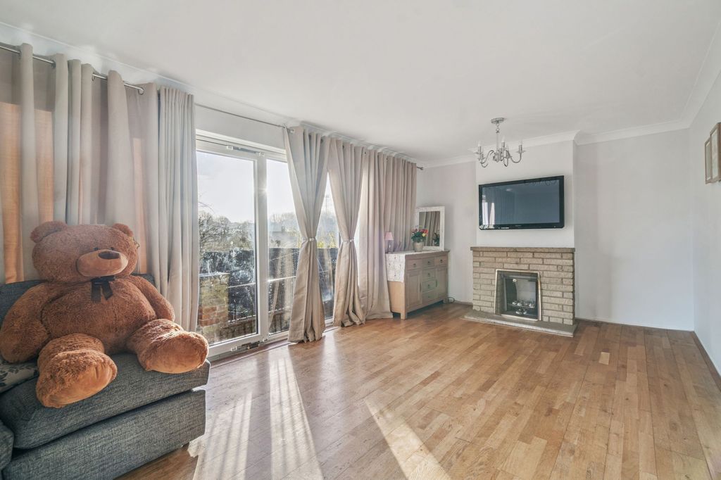 Property photo 3 of 13