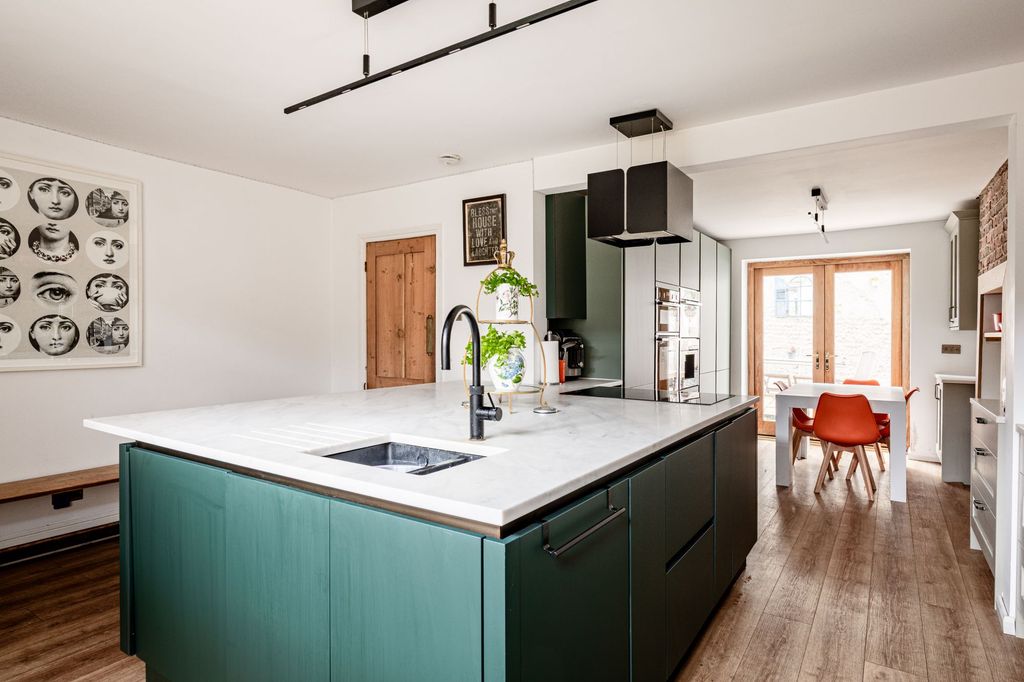 Property photo 3 of 22