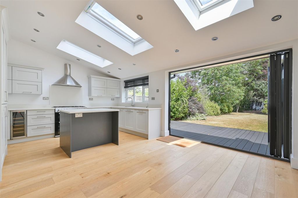 Property photo 2 of 12 49 Overstone Road-23.Jpg