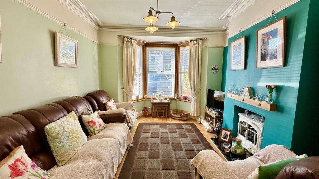 Property photo 2 of 27