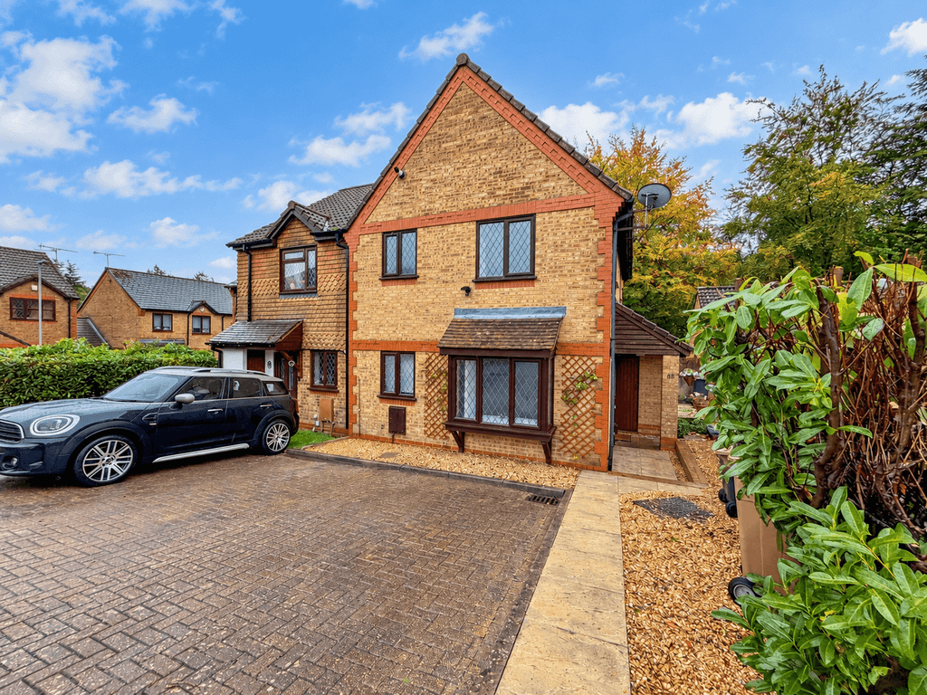Property photo 1 of 6 Malthouse Green, Luton