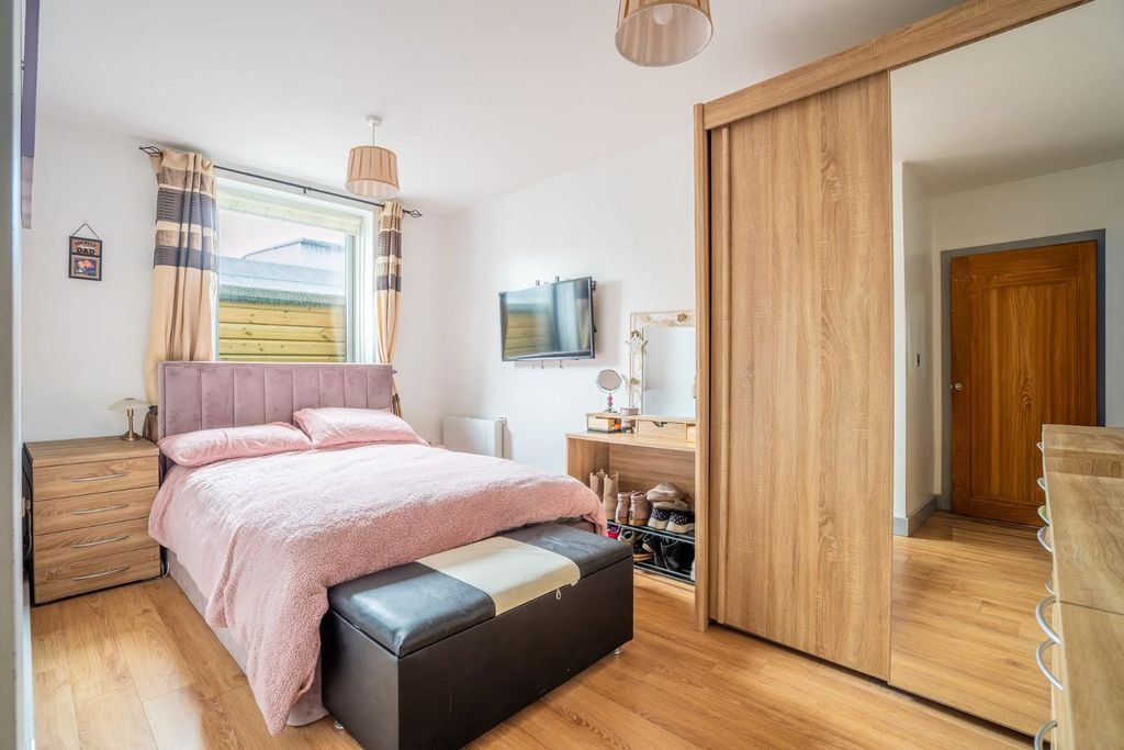 Additional image 6 of 2 bed flat for saleGeorge Cayley Drive, York YO30