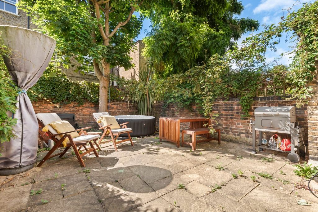 Property photo 2 of 7