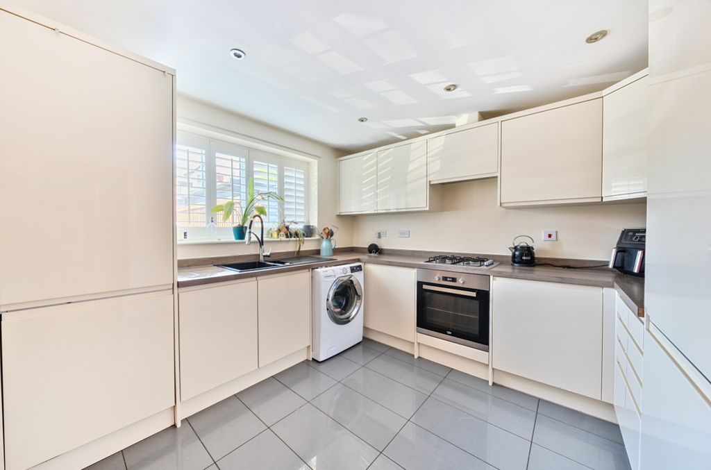 Property photo 3 of 30 24-6821Dd3A19645-1281927-Arw-24