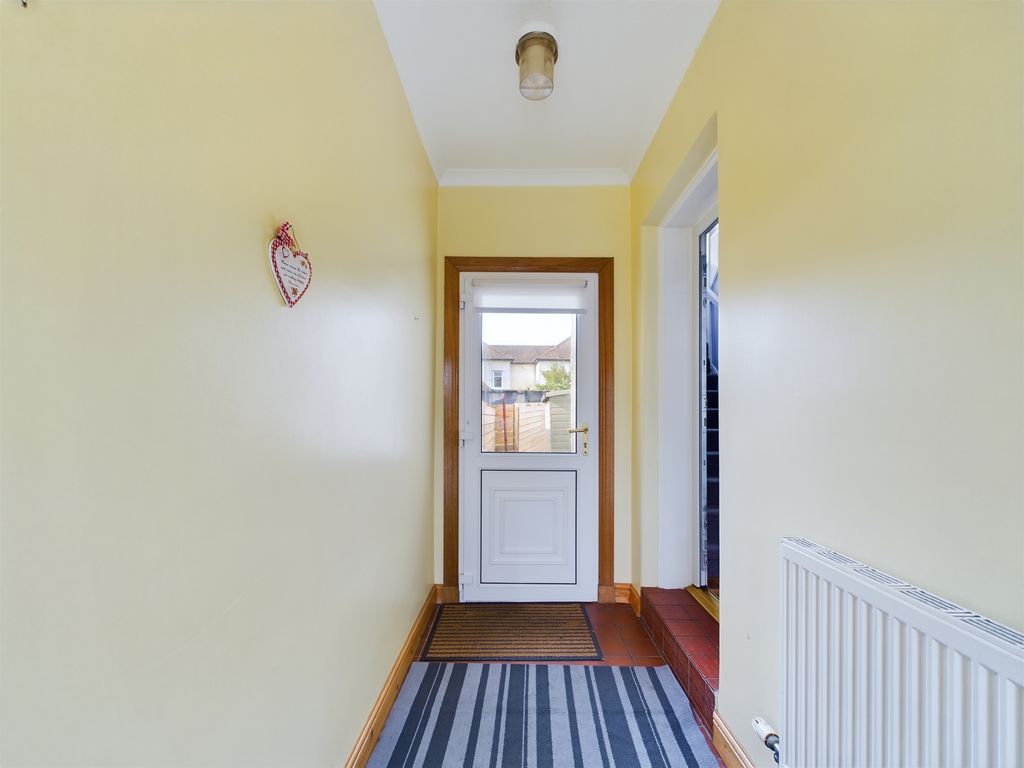 Property photo 2 of 27