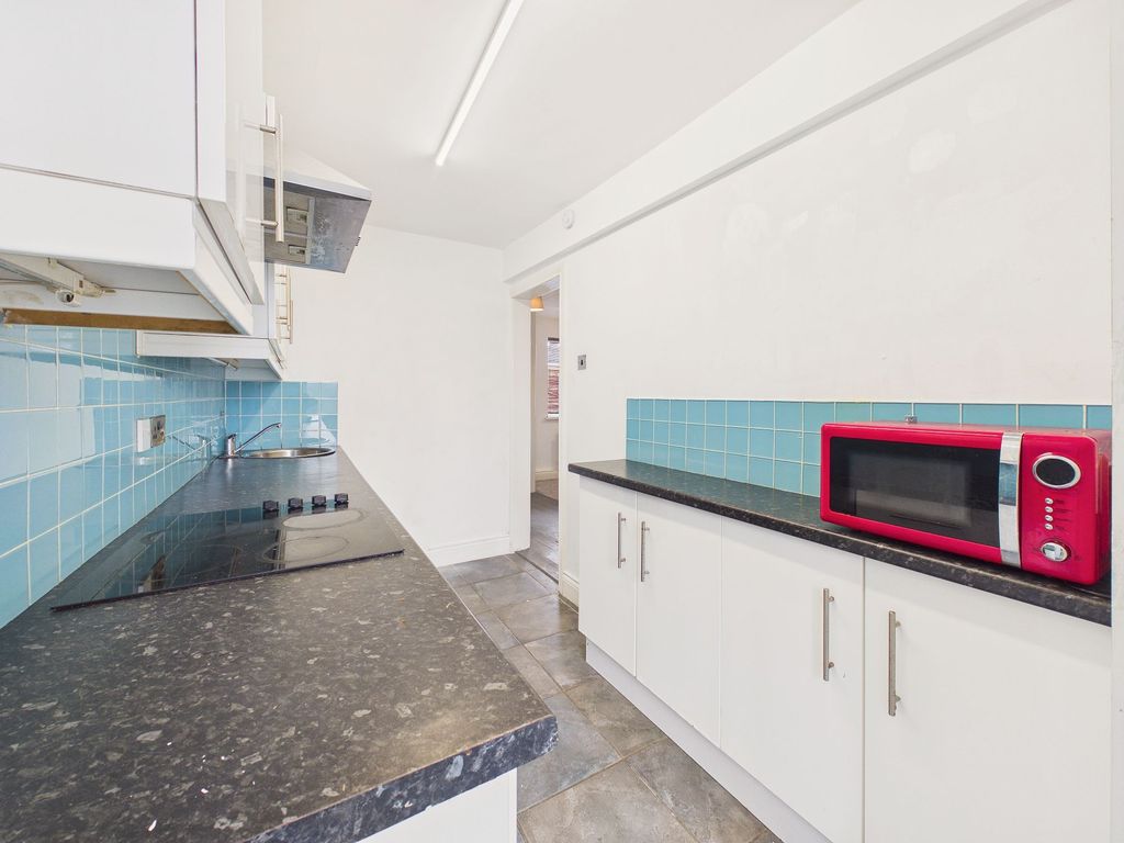 Property photo 3 of 7 Kitchen