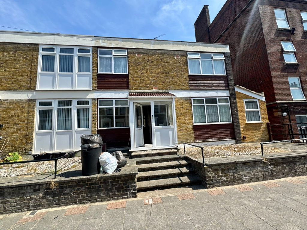 Property photo 1 of 30 5 Bed End Terrace To Rent Brokesley Street, London E3