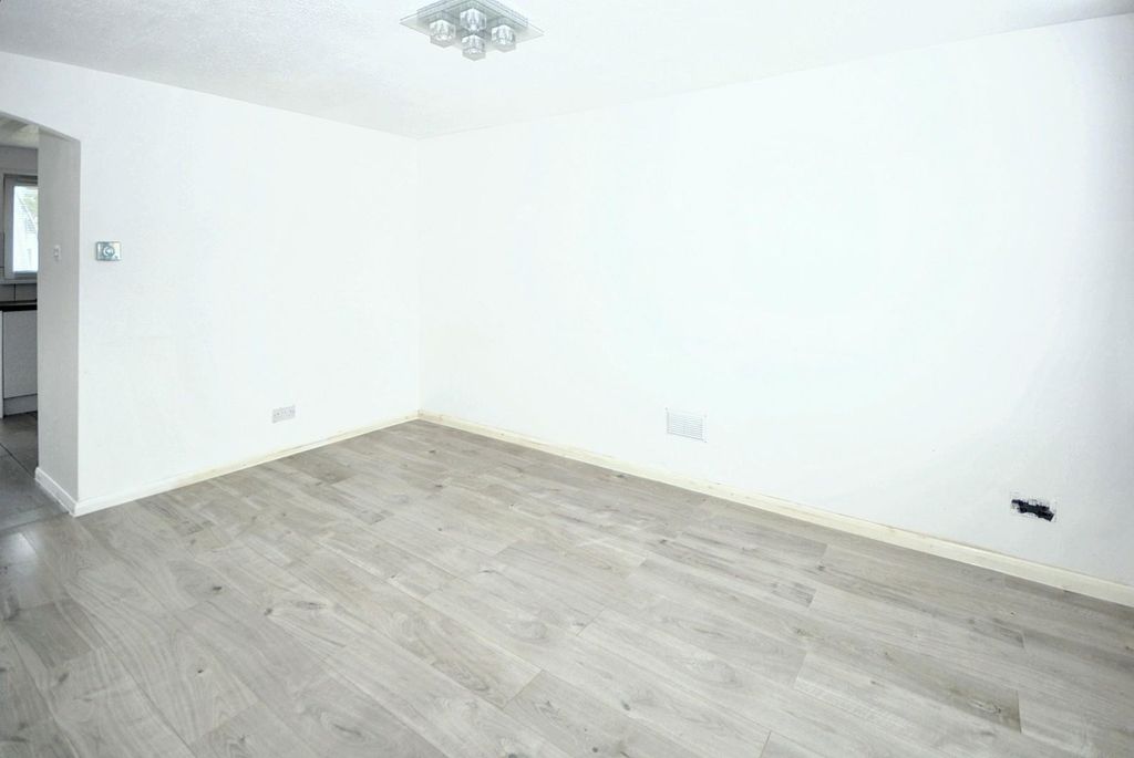 Property photo 2 of 15 Lounge