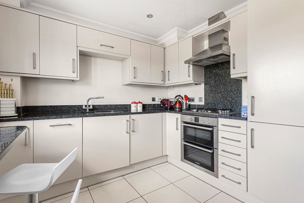 Property photo 3 of 19 Kitchen