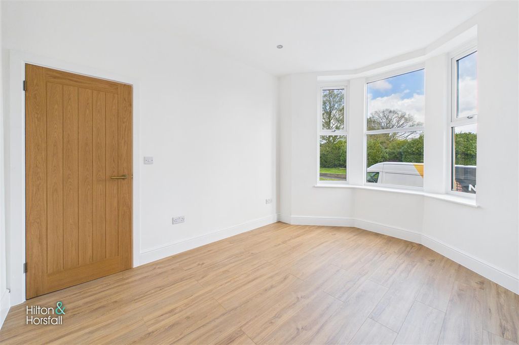 Property photo 3 of 18 Skipton Road