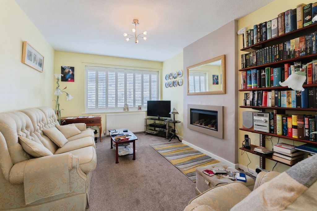 Property photo 3 of 17 Photo
