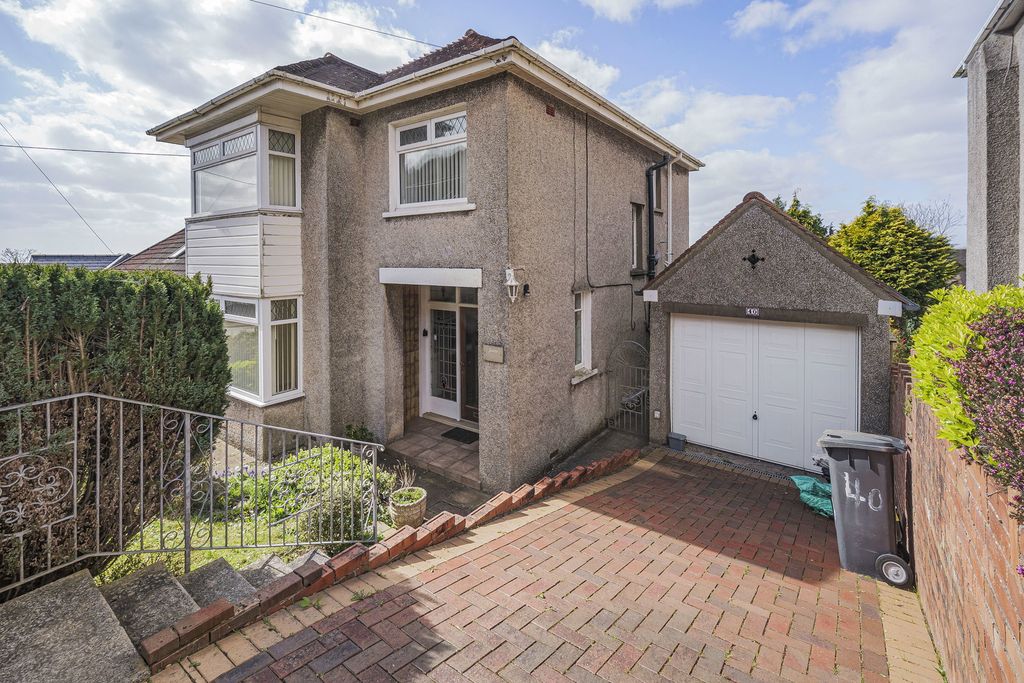 Property photo 3 of 40