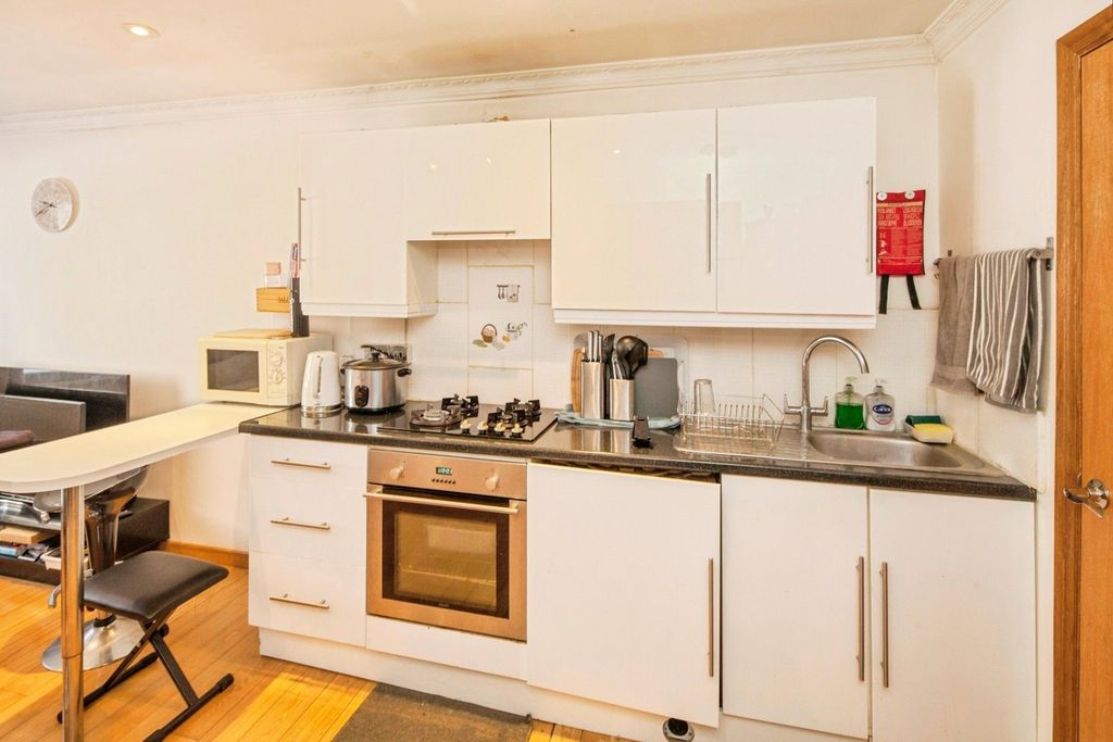 Property photo 2 of 17 Photo