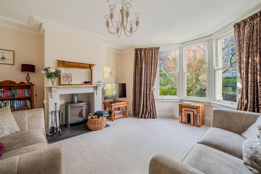 Property photo 3 of 24