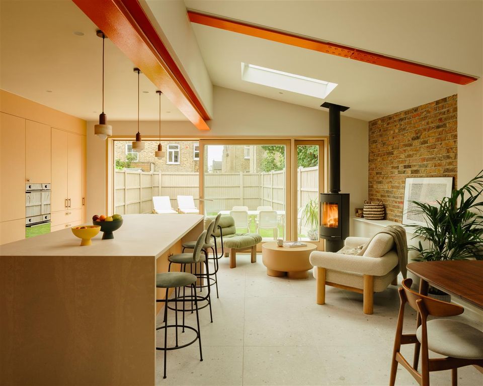 Property photo 1 of 36 Calderon Road, E11