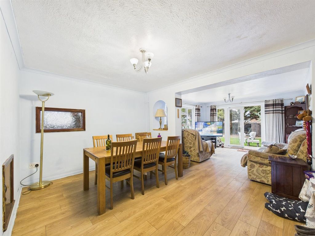 Property photo 3 of 36 Cam01358G0-Pr0191-Still018.Jpg