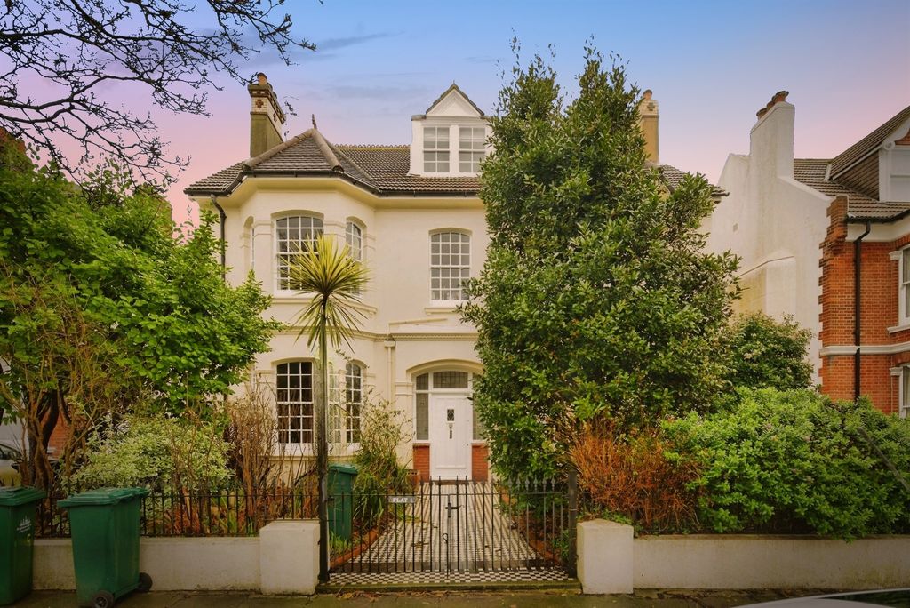 Property photo 1 of 16