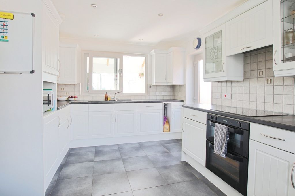 Property photo 3 of 22 4978687