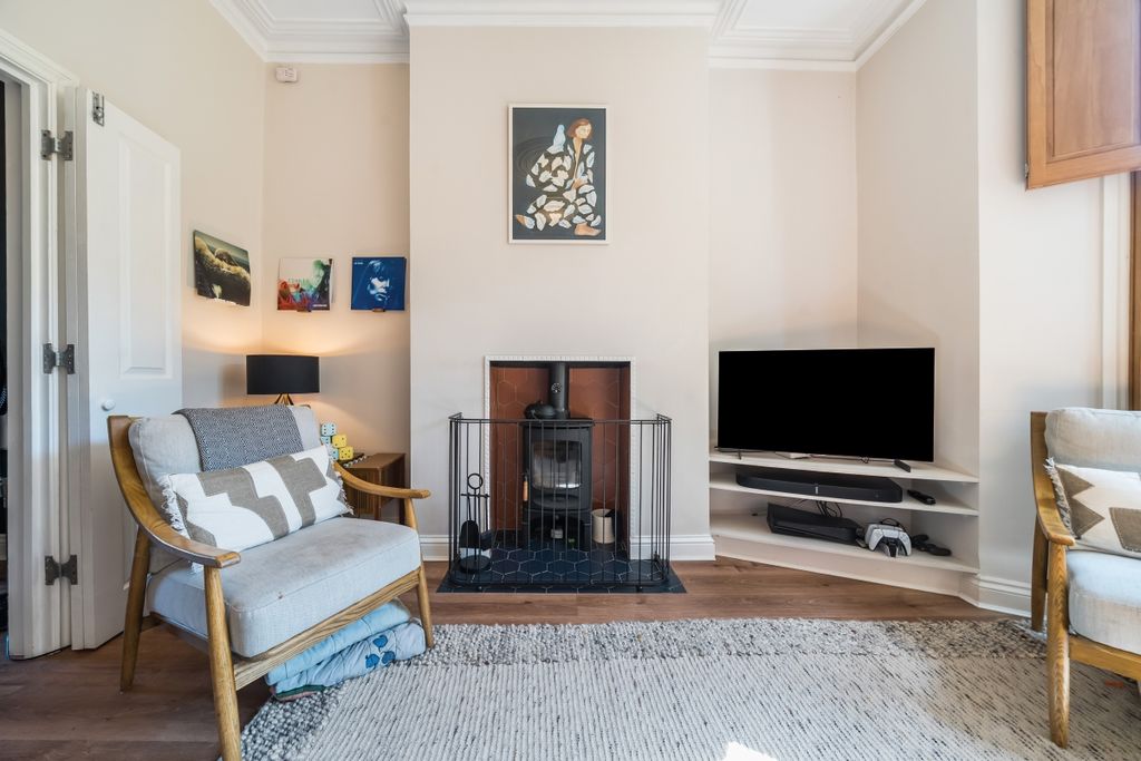 Property photo 2 of 20 1318039-14-686d48...