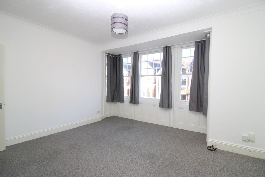 Property photo 3 of 7 Living Room