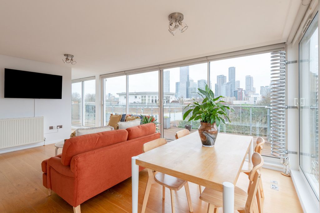 Property photo 3 of 21