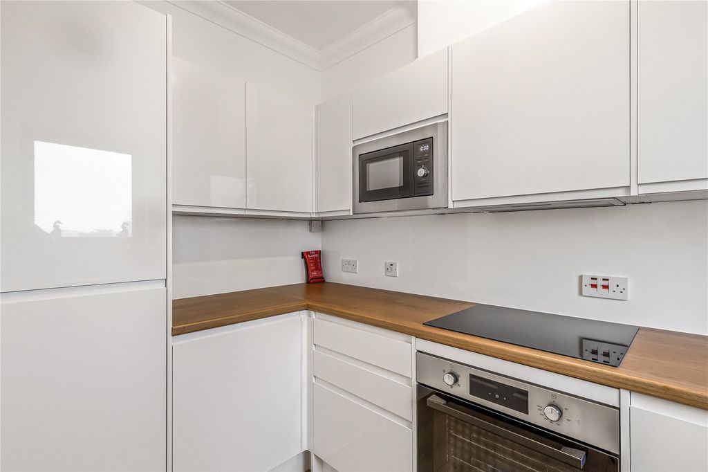 Property photo 2 of 6 Kitchen