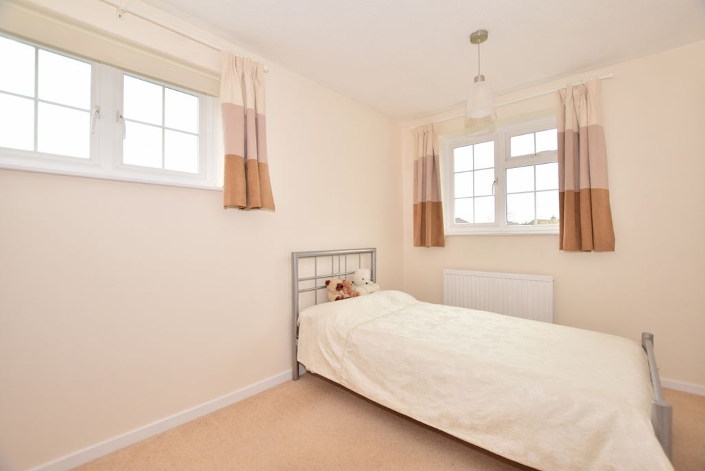 Property photo 3 of 8 901d81Zz - Bedroo...