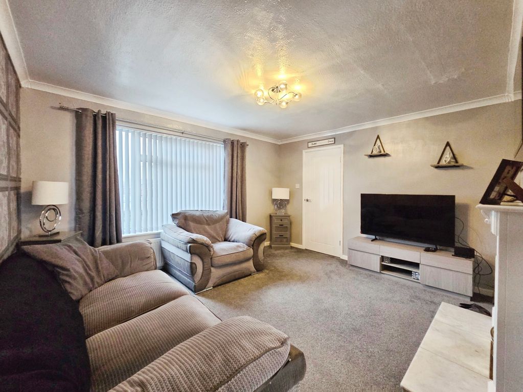 Property photo 3 of 18 16B452ee-1000123040