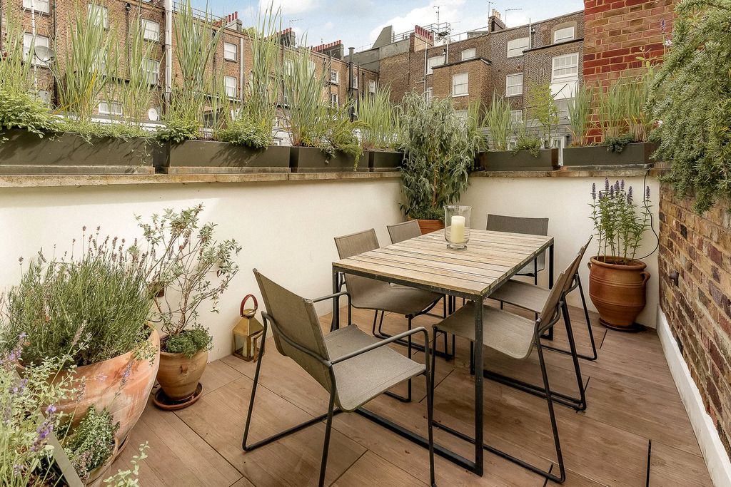 Property photo 2 of 11 Terrace