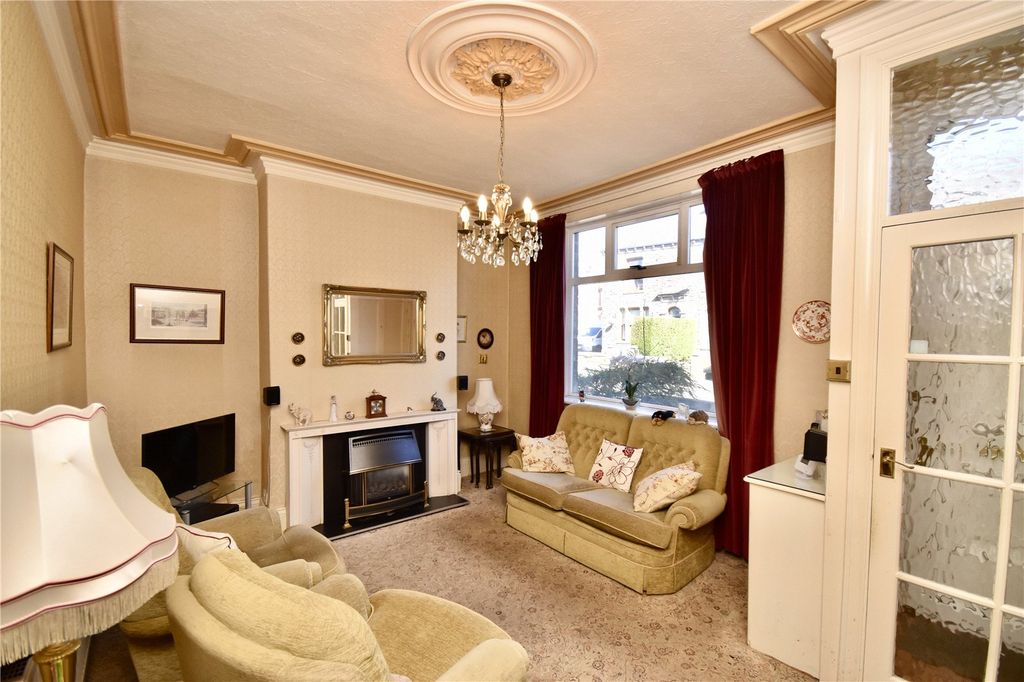 Property photo 2 of 17 Lounge