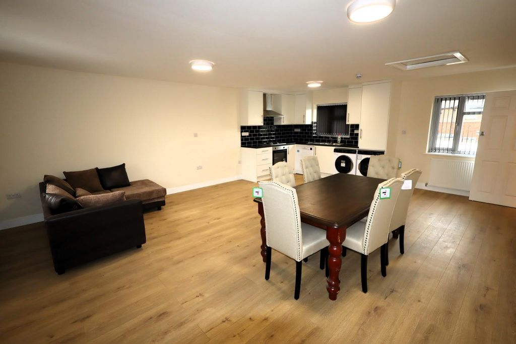 Property photo 2 of 8 Large Living Space