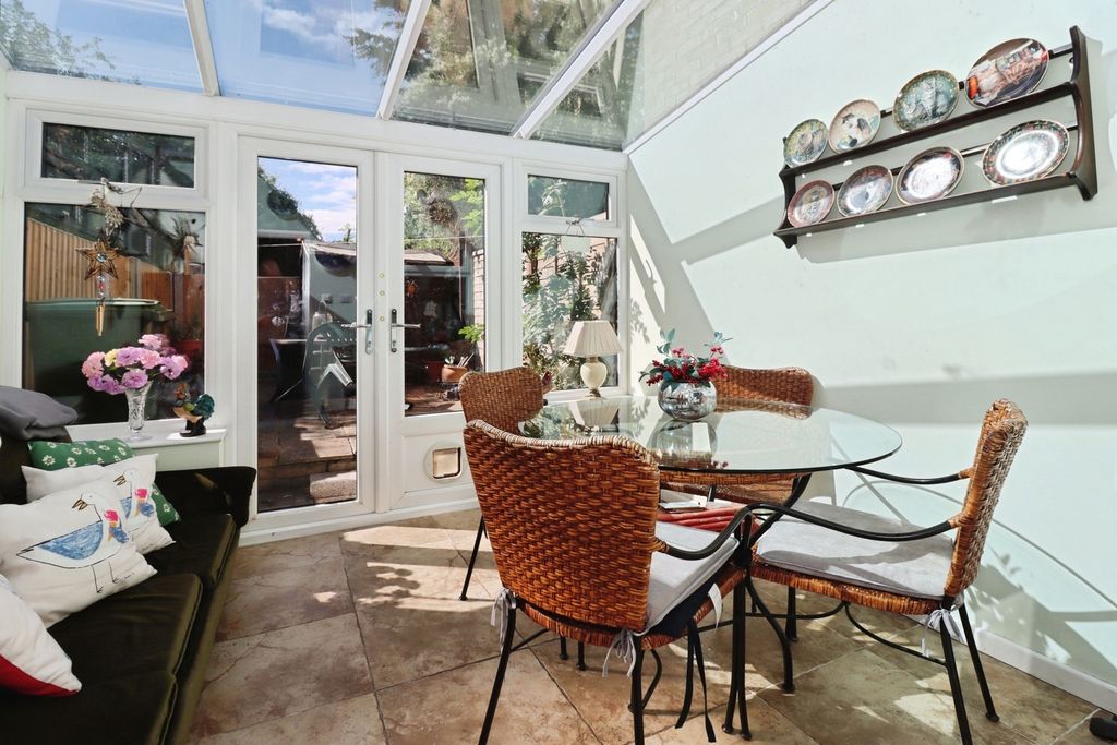 Property photo 3 of 14 Conservatory